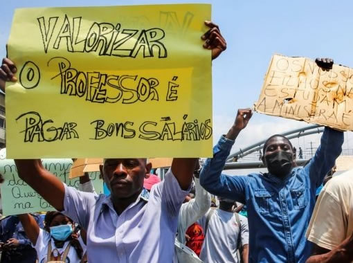 Estudantes universitários angolanos manifestaram-se pelo retorno às aulas